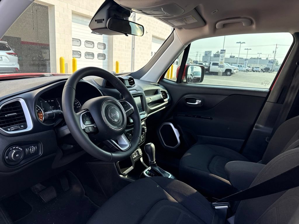 Used 2018 Jeep Renegade Latitude FWD image 7