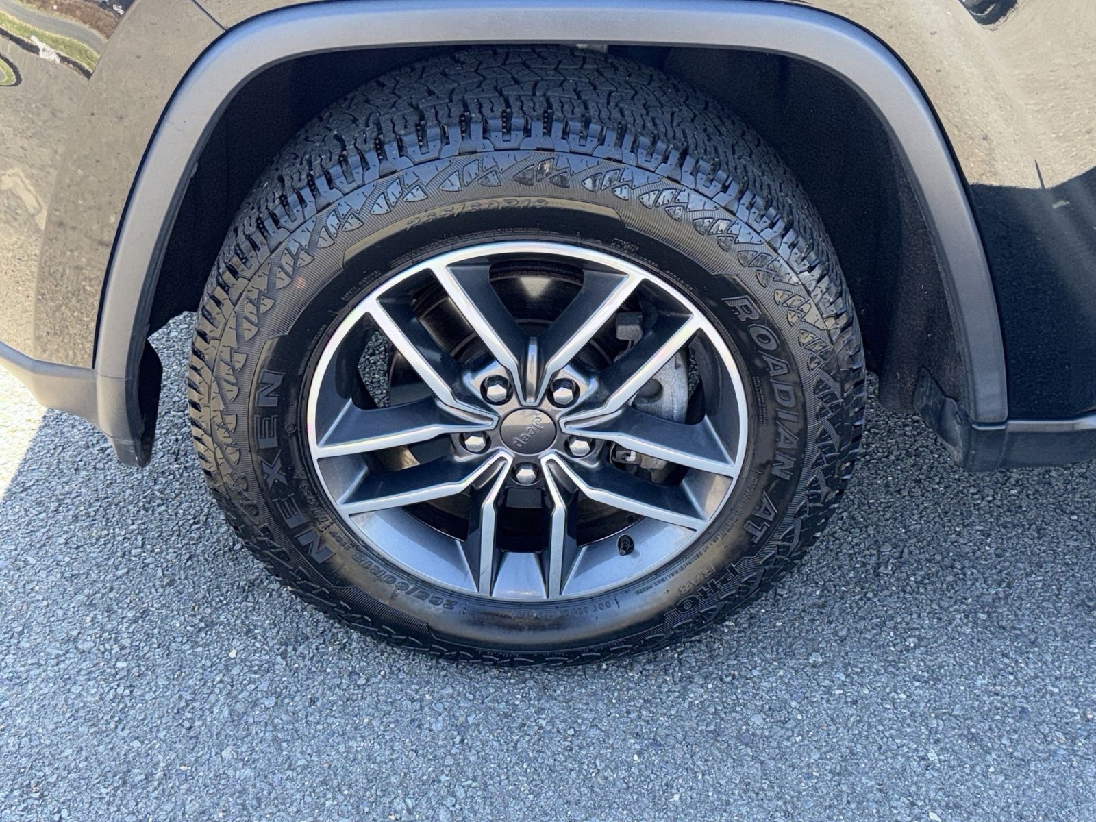 Used 2019 Jeep Grand Cherokee Limited image 12