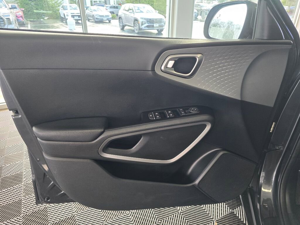 Used 2022 Kia Soul LX w/ Technology Package image 19