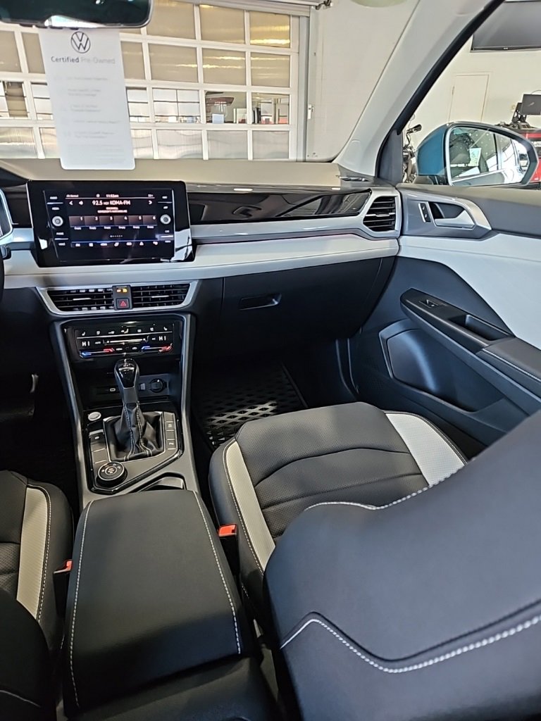Used 2025 Volkswagen Taos SEL image 23