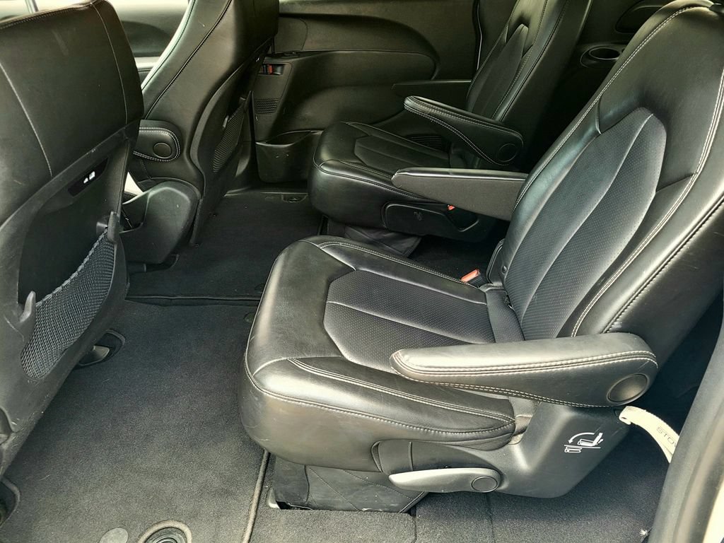 Used 2025 Chrysler Pacifica Select FWD image 10