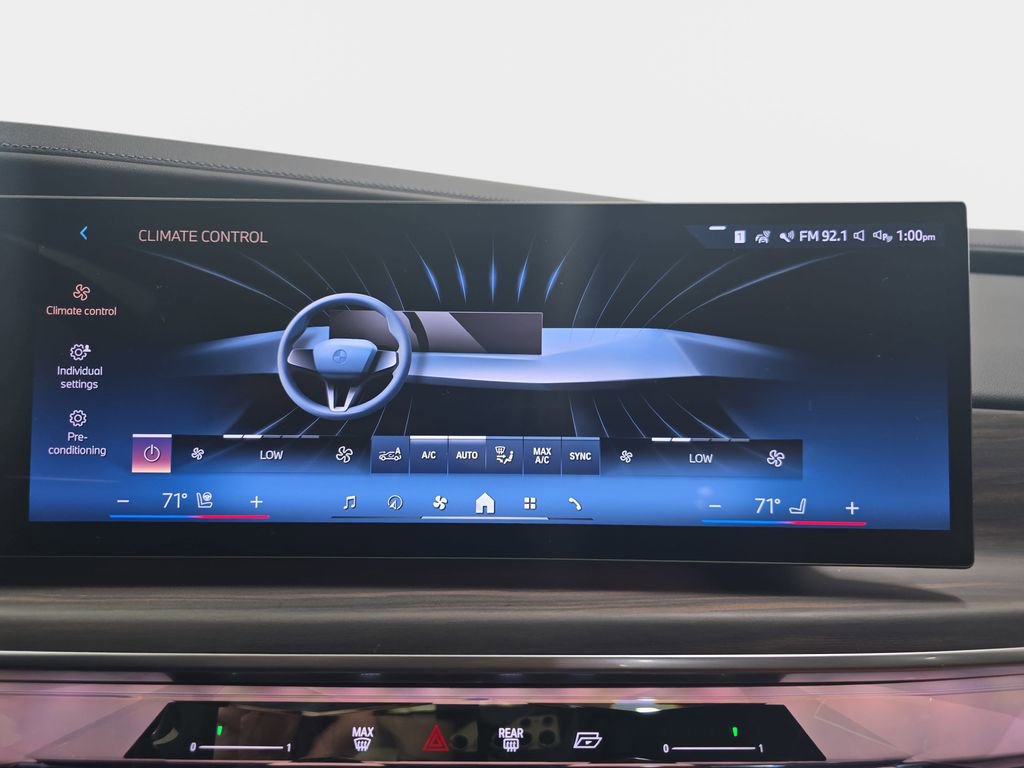 Used 2023 BMW i7 xDrive60 image 25