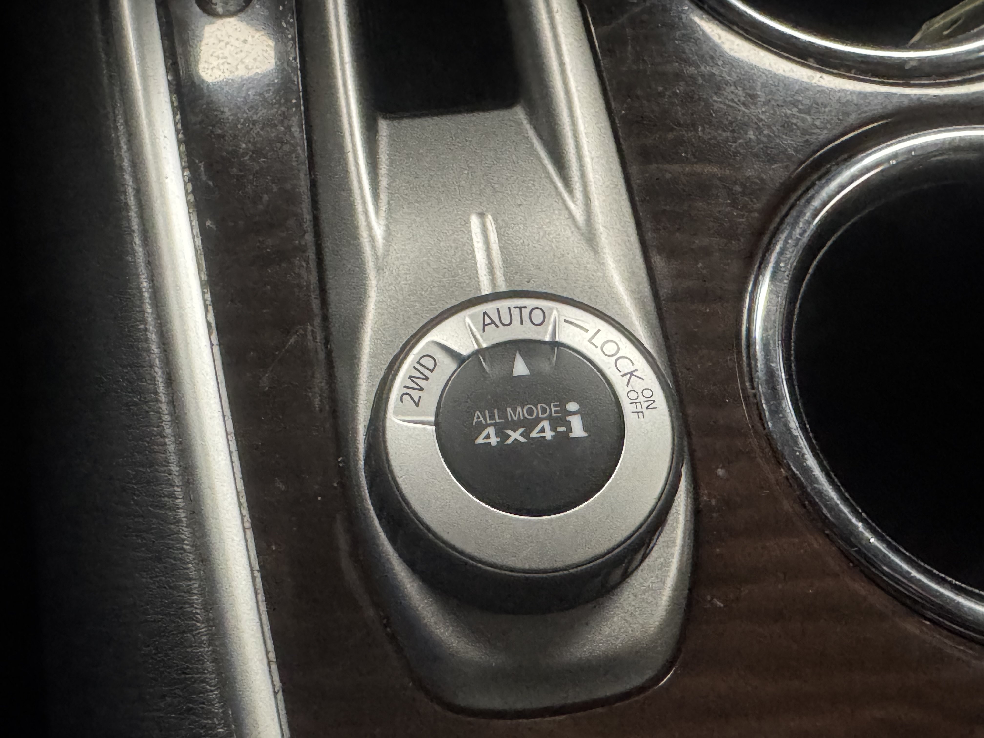 Used 2014 Nissan Pathfinder SL w/ SL Tech Package AWD/4WD image 13