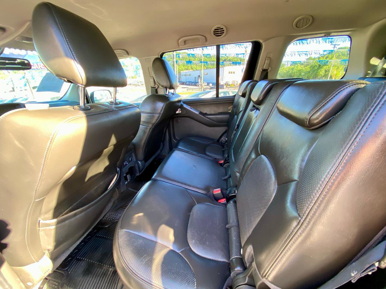 Used 2011 Nissan Pathfinder Silver AWD/4WD image 12
