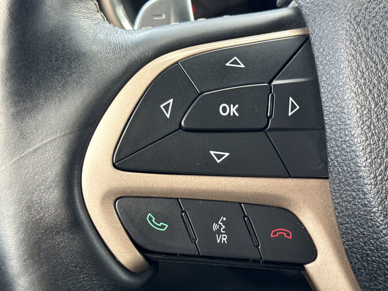 Used 2016 Jeep Grand Cherokee Overland w/ Advanced Technology Group image 30