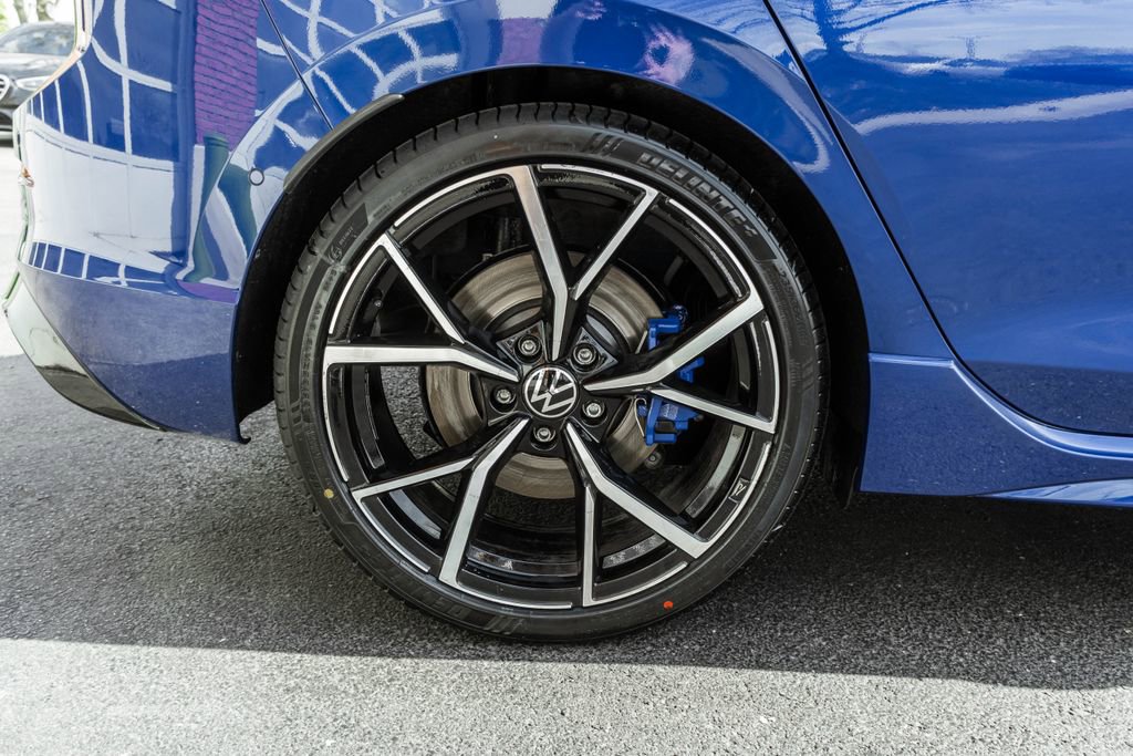 Used 2024 Volkswagen Golf R image 29