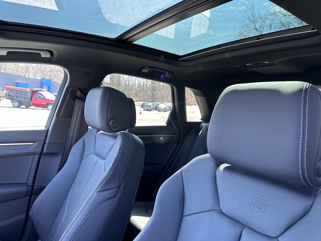 Used 2025 Audi Q3 2.0T Premium w/ Convenience Package image 15