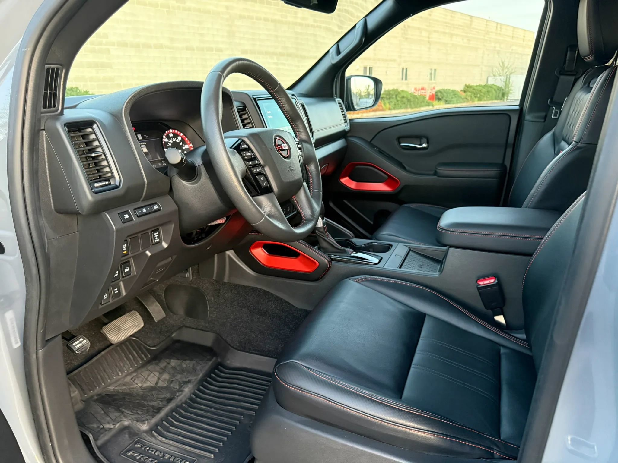 Used 2024 Nissan Frontier PRO-4X w/ Pro Premium Package image 25