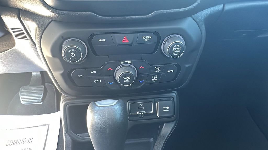 Used 2018 Jeep Renegade Latitude image 23