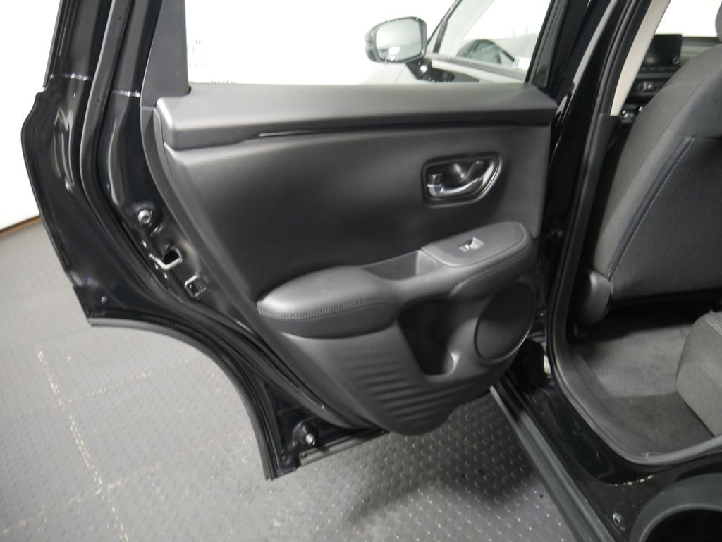 Used 2023 Honda HR-V LX image 12
