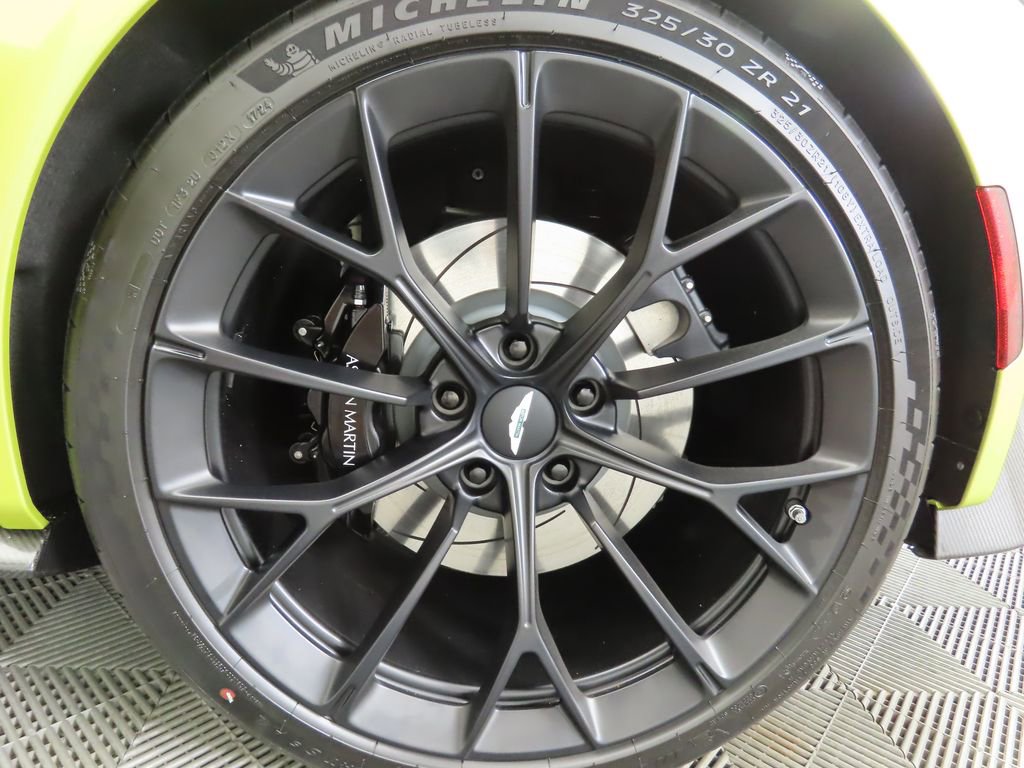 Used 2025 Aston Martin V8 Vantage Coupe image 26