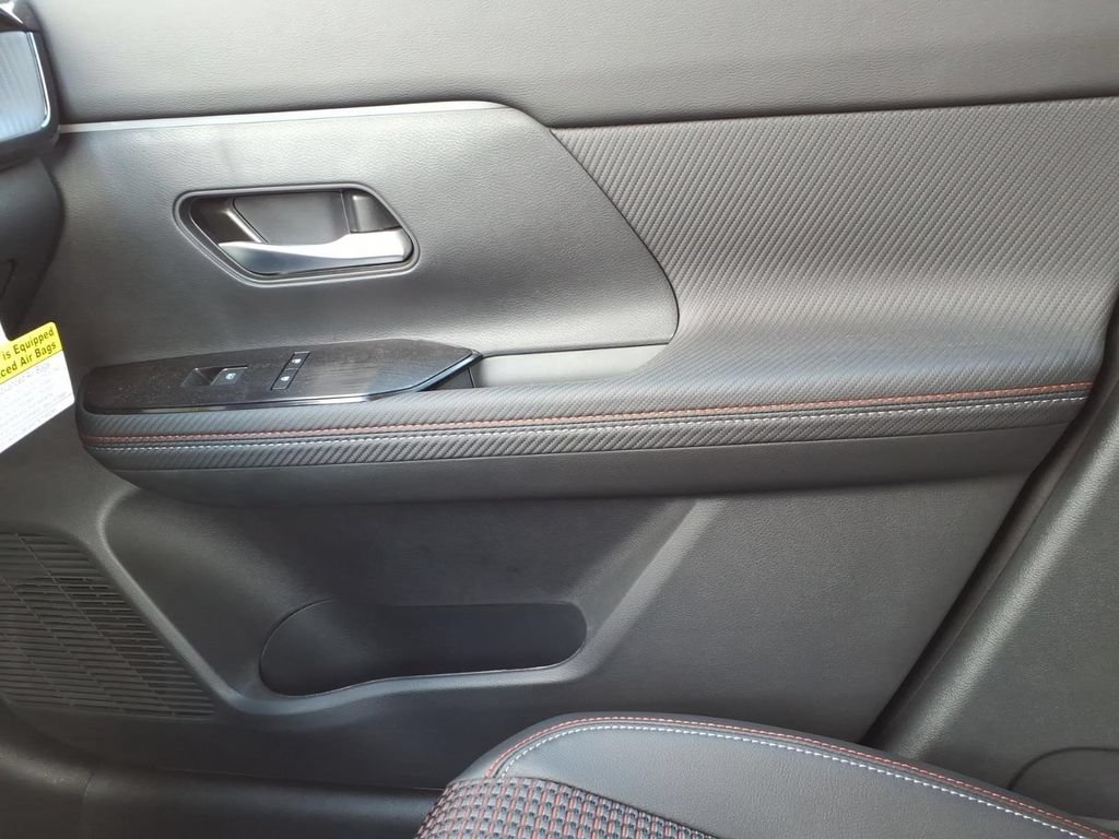 New 2026 Nissan Kicks SR FWD image 24