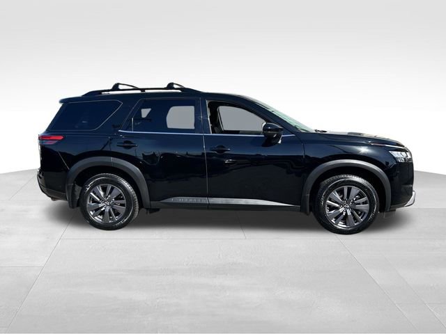 Used 2022 Nissan Pathfinder SV FWD image 2