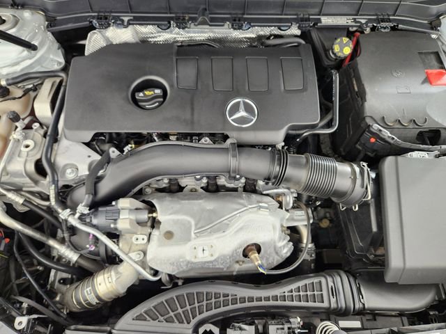 Used 2023 Mercedes-Benz GLB 250 4MATIC image 33
