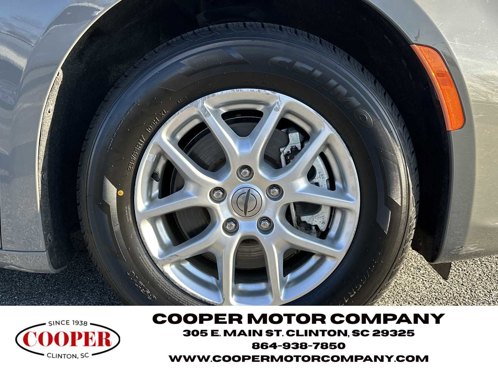 Used 2023 Chrysler Pacifica Touring-L image 12