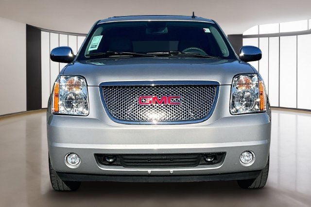 Used 2014 GMC Yukon SLT w/ Regional Value Package RWD image 2