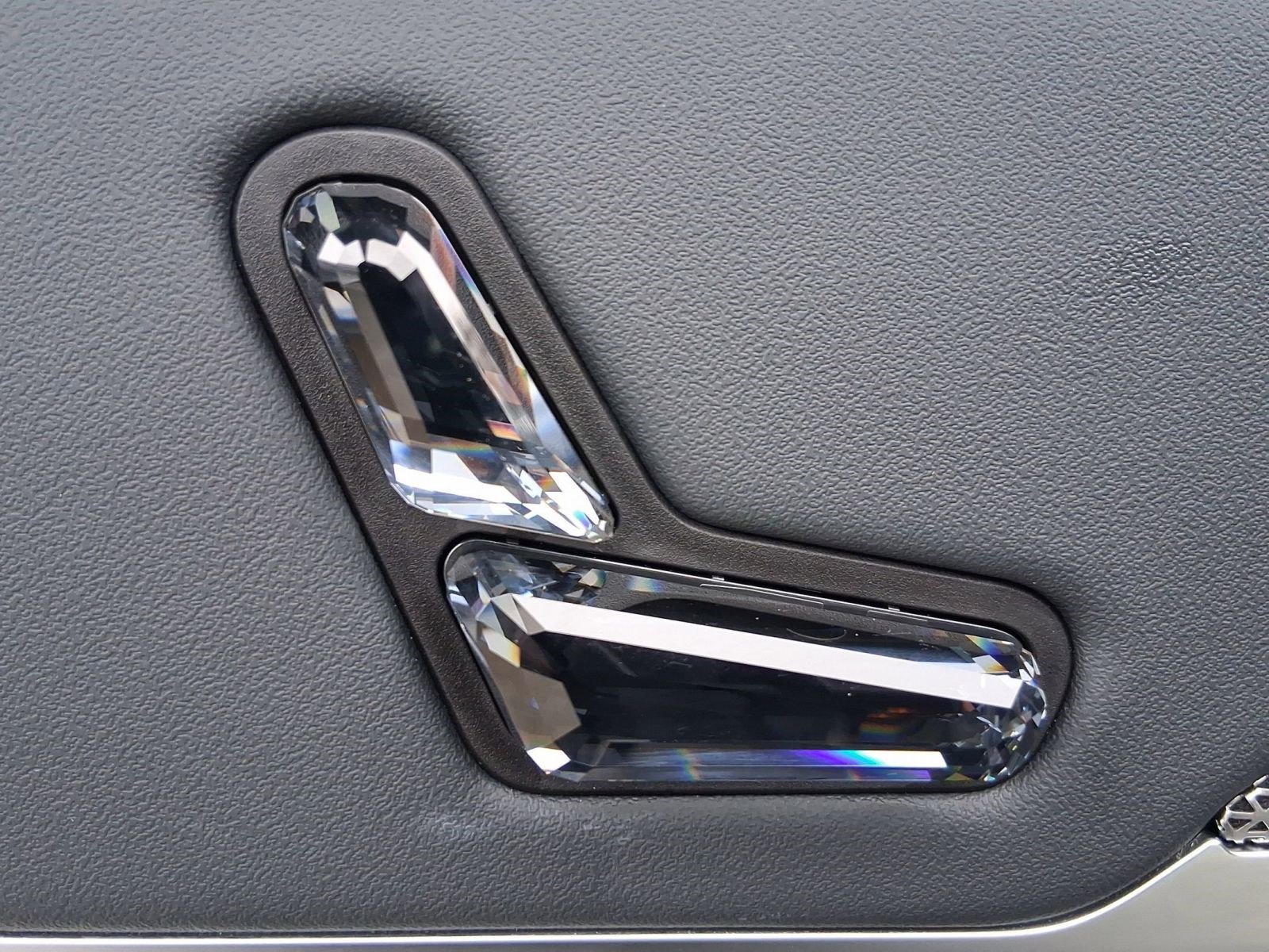 Certified 2024 BMW 760i xDrive w/ Premium Package 2 image 14