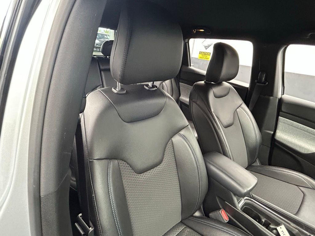 Used 2024 Jeep Compass Latitude AWD/4WD image 39