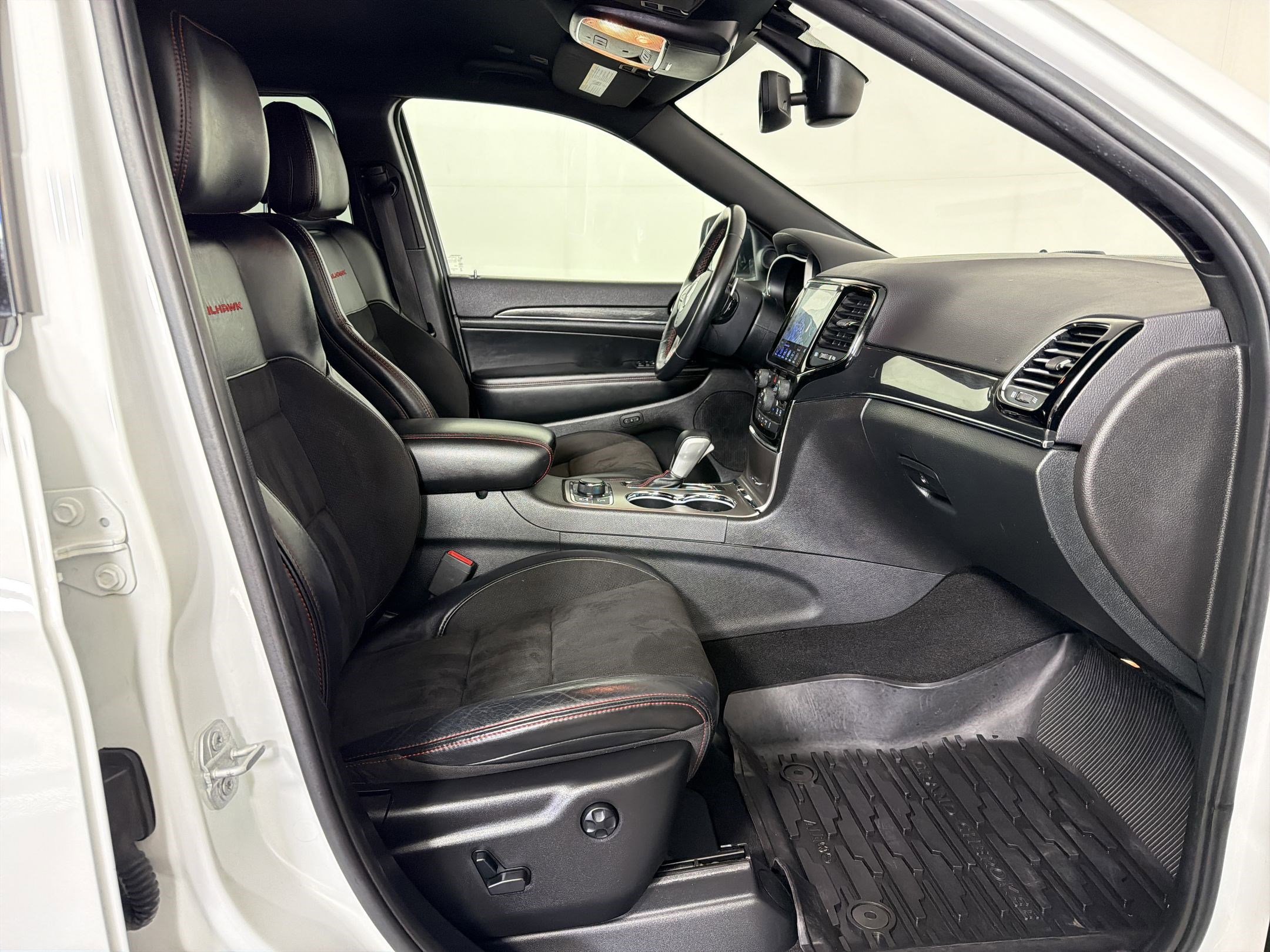 Used 2019 Jeep Grand Cherokee Trailhawk AWD/4WD image 30