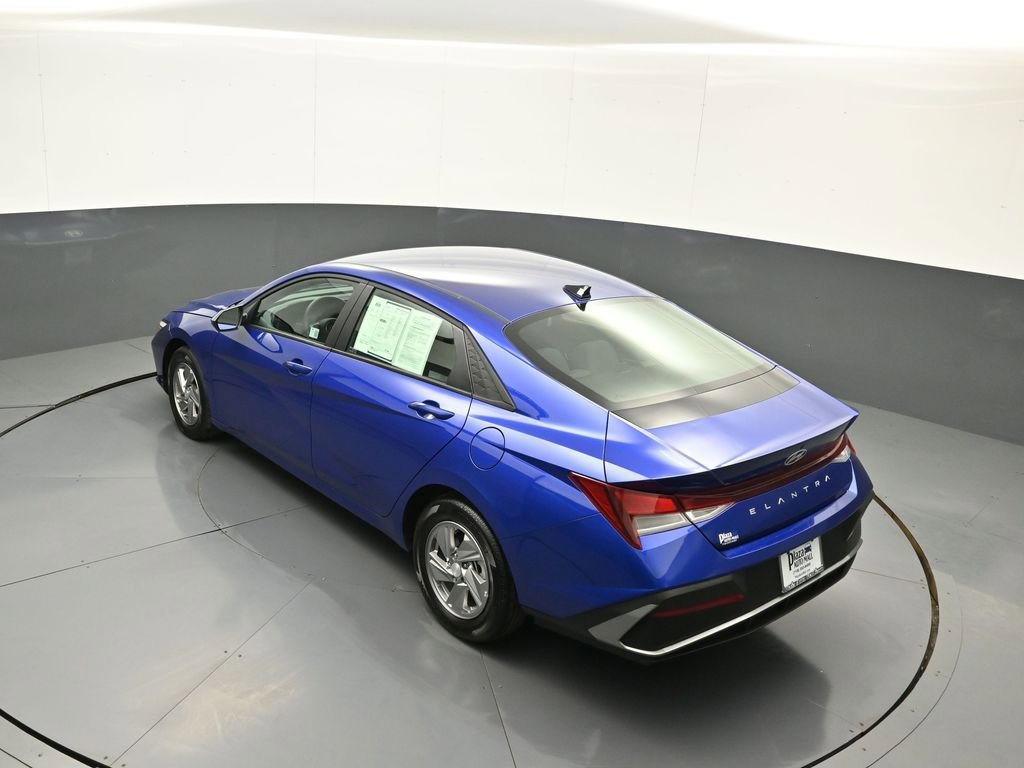 Used 2025 Hyundai Elantra SE FWD image 38