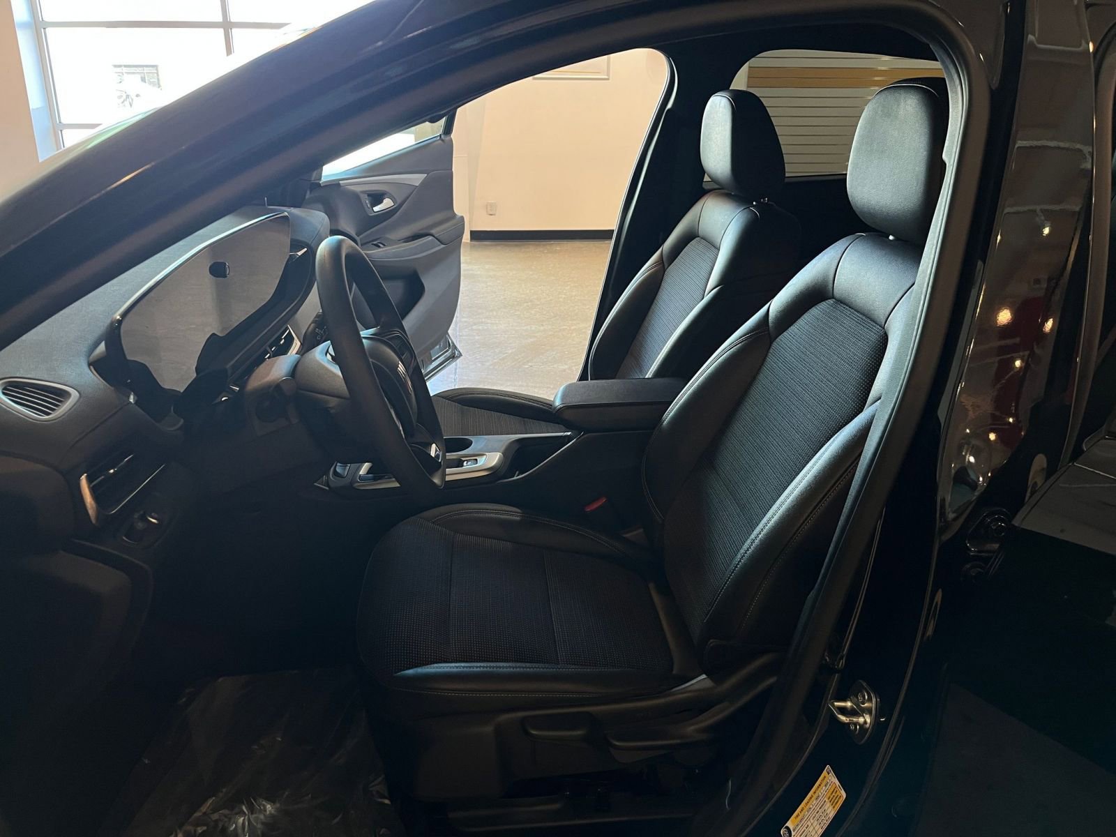 Used 2025 Buick Envista Preferred image 25