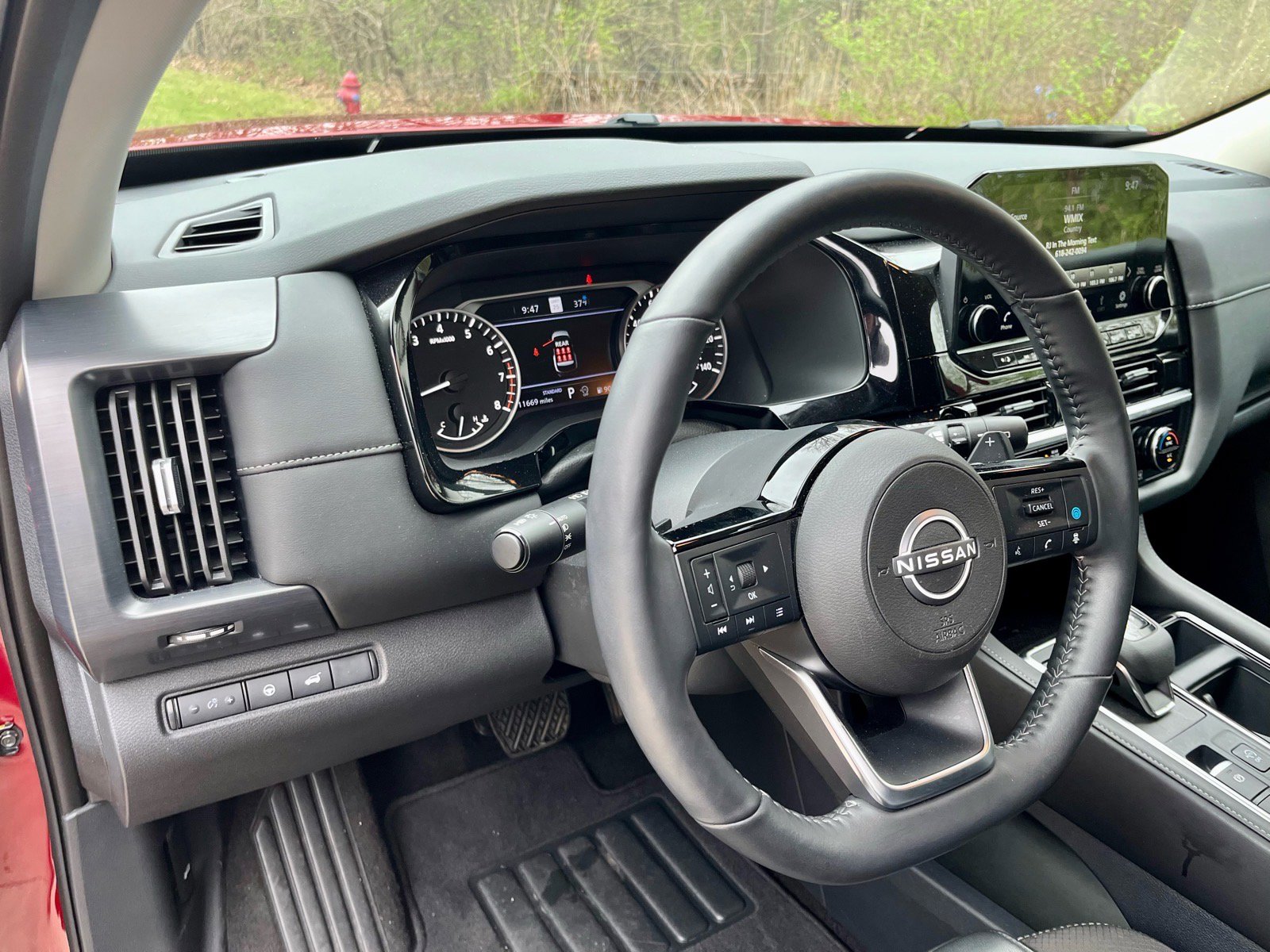 Used 2025 Nissan Pathfinder SL FWD image 13