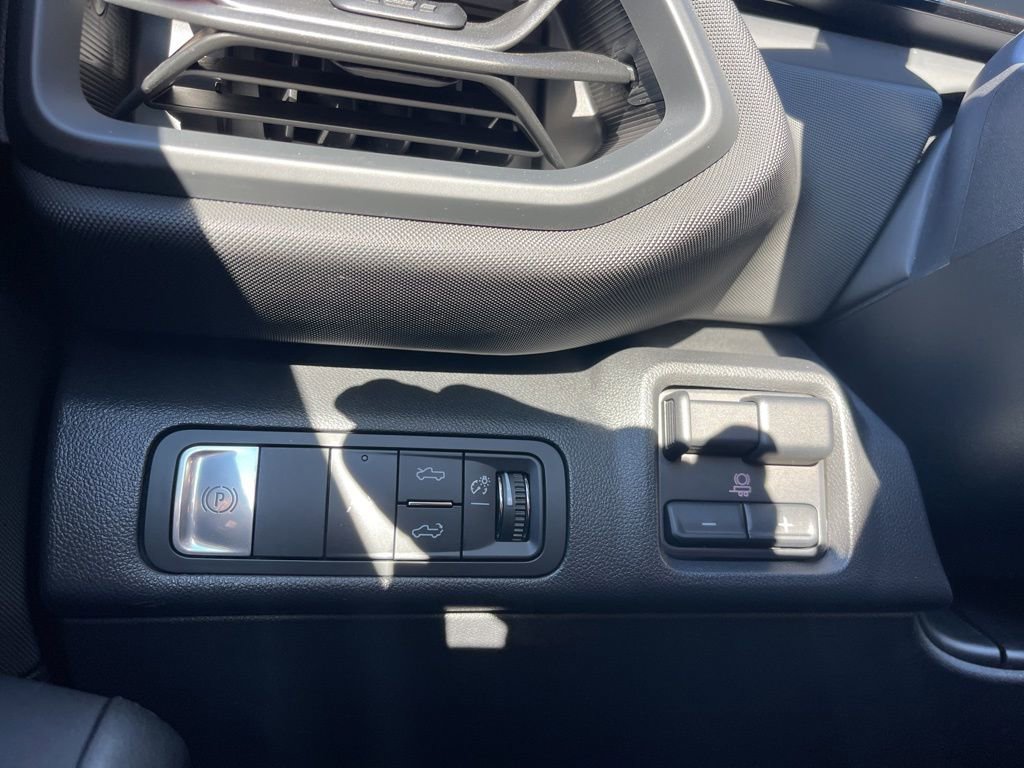 Used 2025 Chevrolet Silverado EV LT AWD/4WD image 25