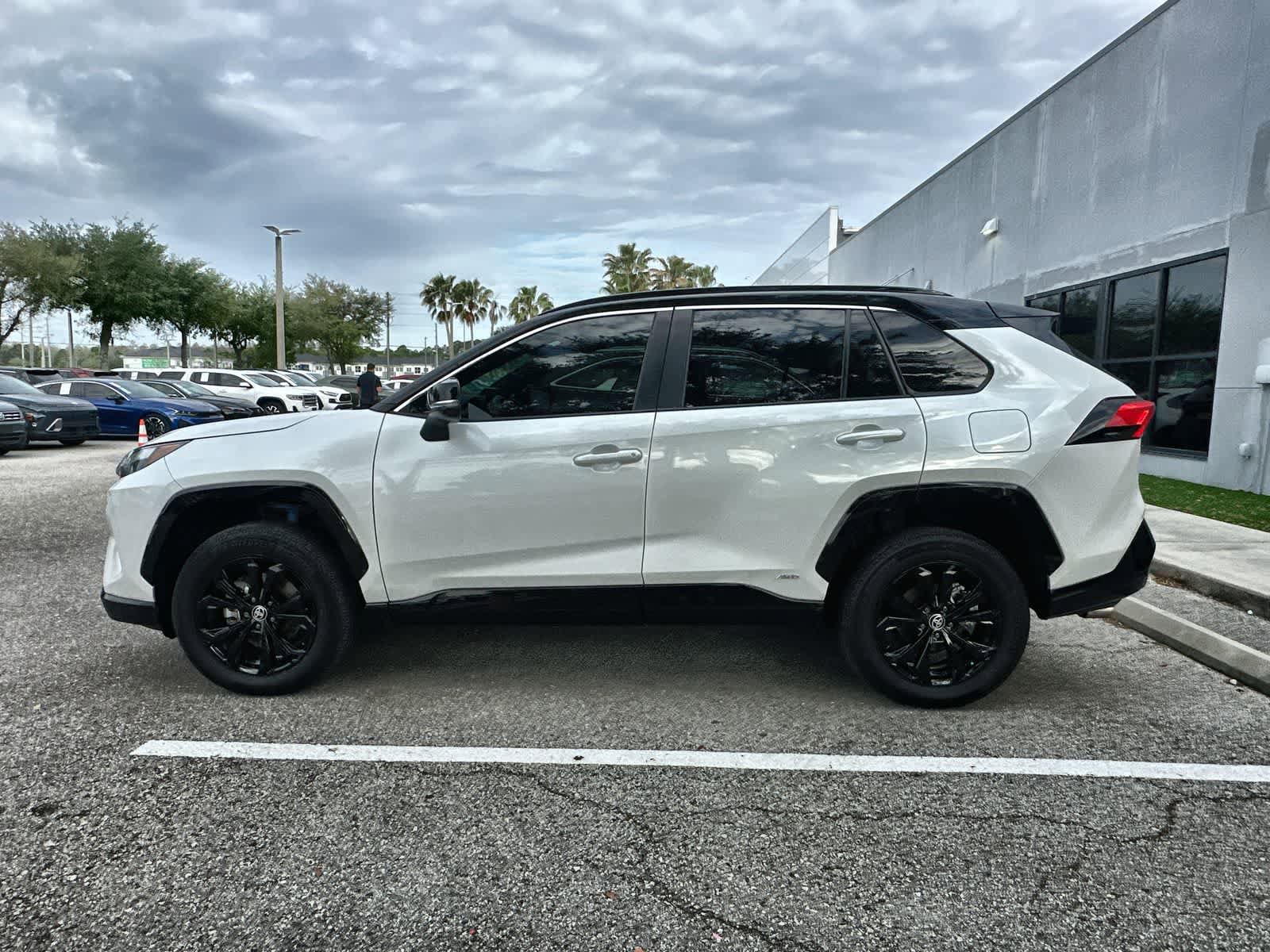 Used 2023 Toyota RAV4 XSE AWD/4WD image 5