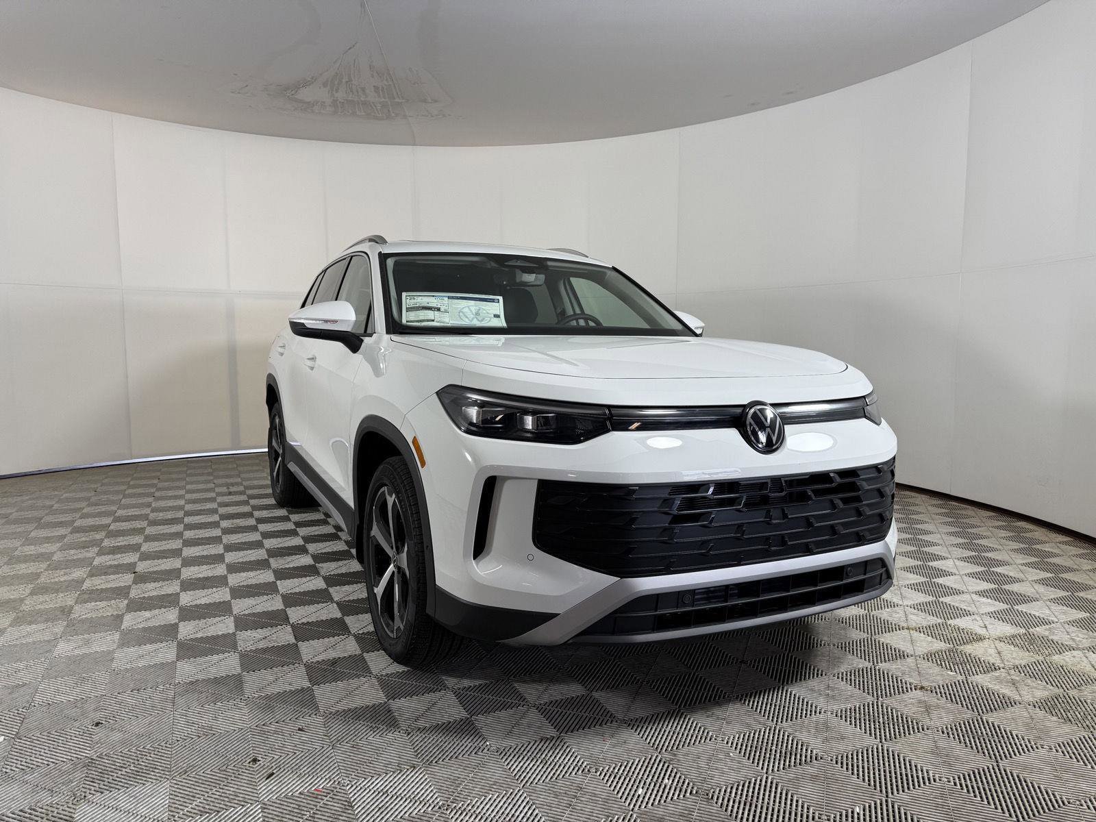 New 2026 Volkswagen Tiguan SE AWD/4WD image 1
