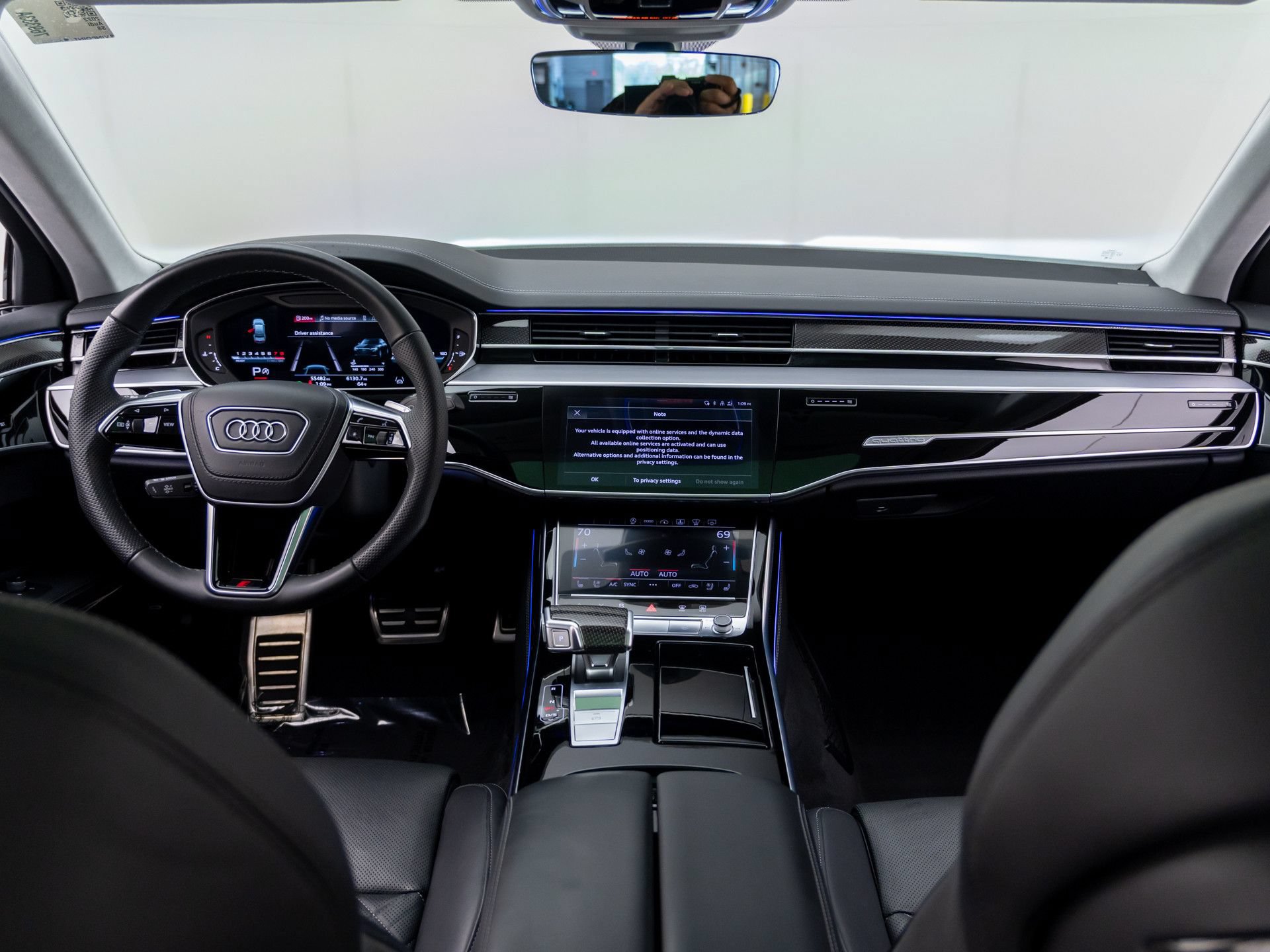 Used 2022 Audi S8 AWD/4WD image 9