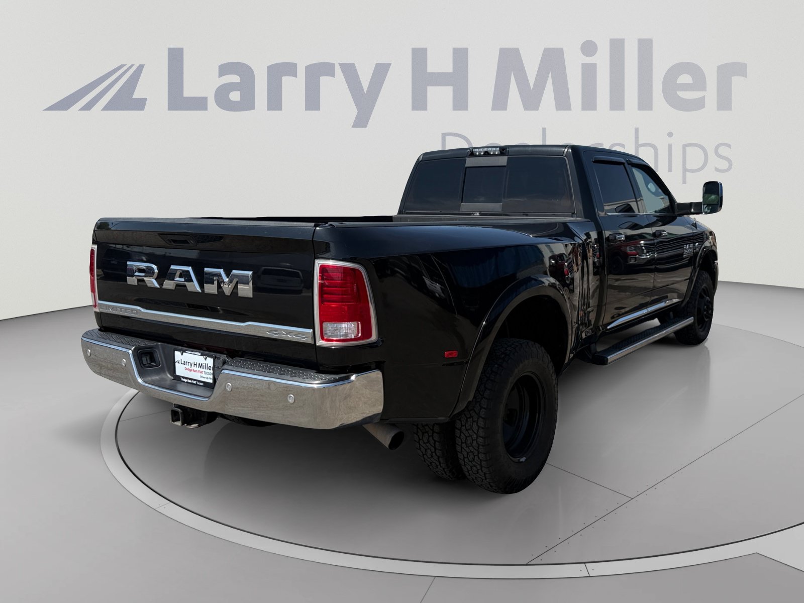 Used 2018 RAM 3500 Laramie Longhorn w/ Max Tow Package AWD/4WD image 5