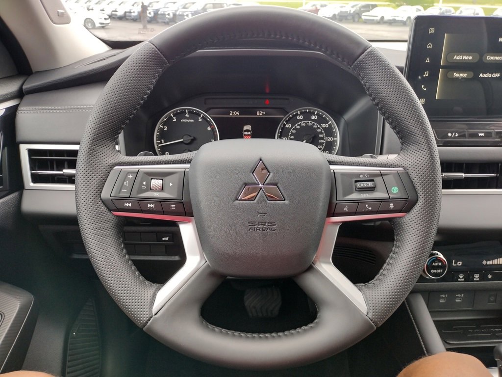 New 2025 Mitsubishi Outlander SE image 6