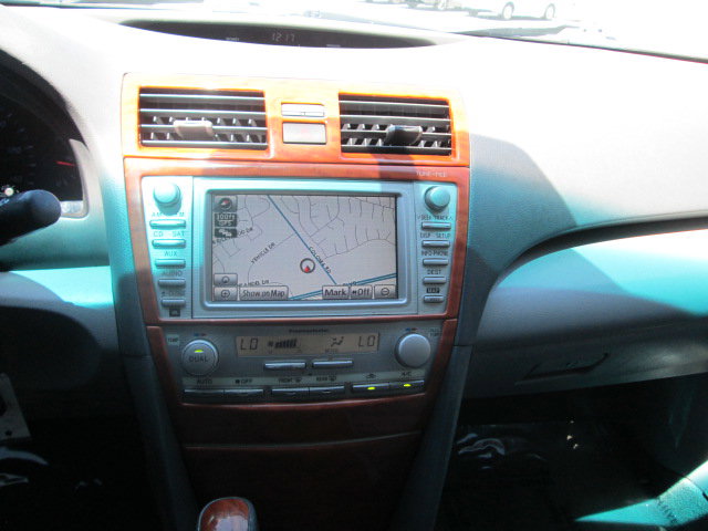 Used 2011 Toyota Camry XLE w/ SE/XLE Extra-Value Pkg image 13