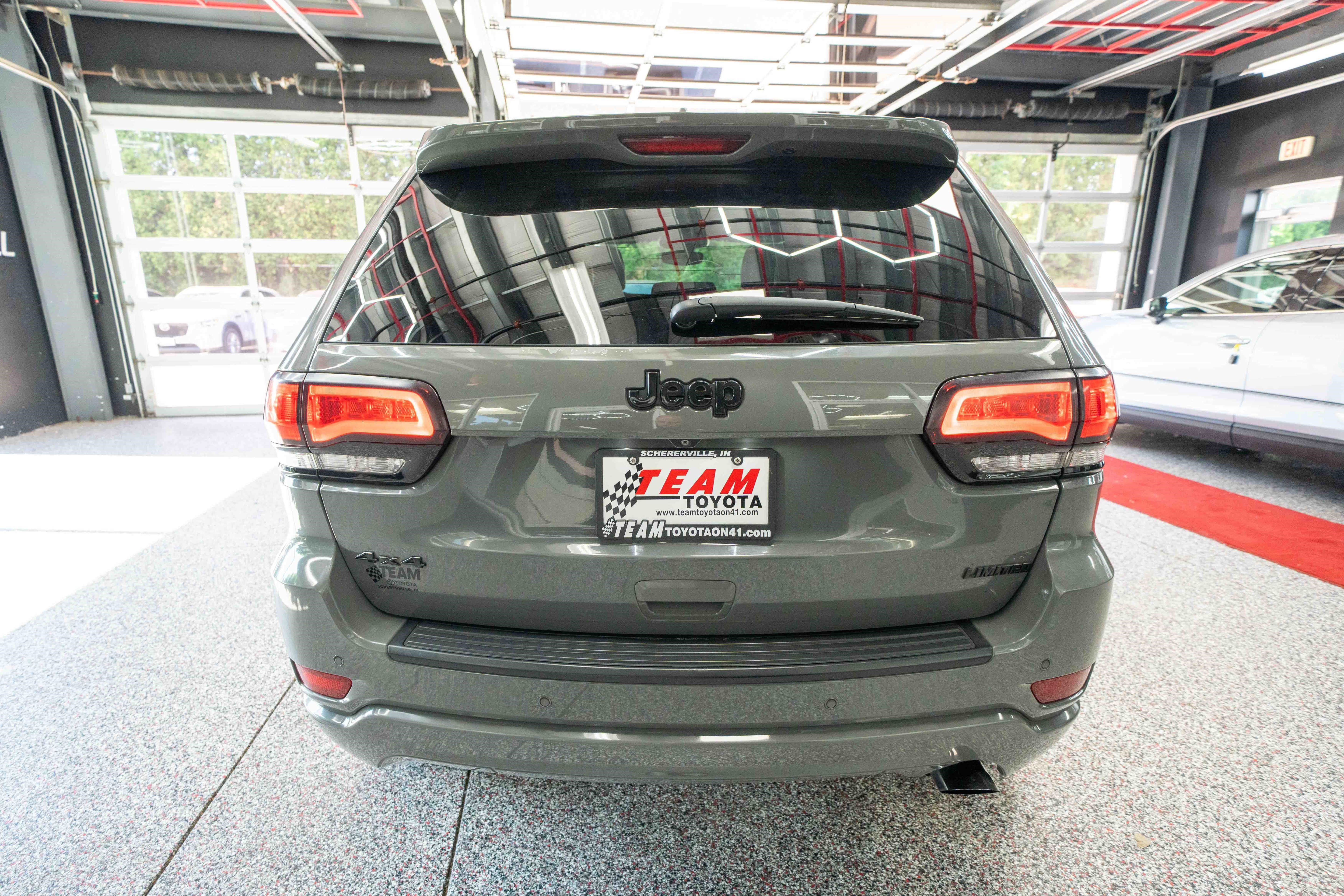Used 2019 Jeep Grand Cherokee Altitude AWD/4WD image 3