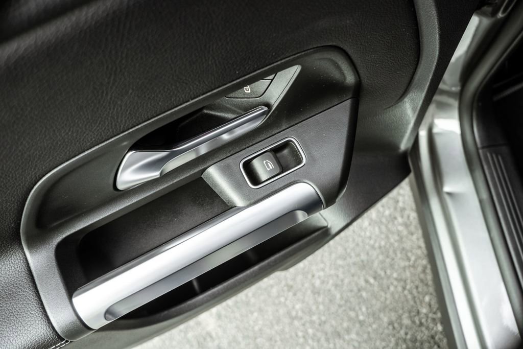 Used 2022 Mercedes-Benz GLB 250 4MATIC w/ Premium Package Lite image 27