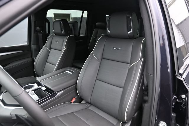 New 2026 Cadillac Escalade ESV Sport w/ LPO, ONYX Package AWD/4WD image 11