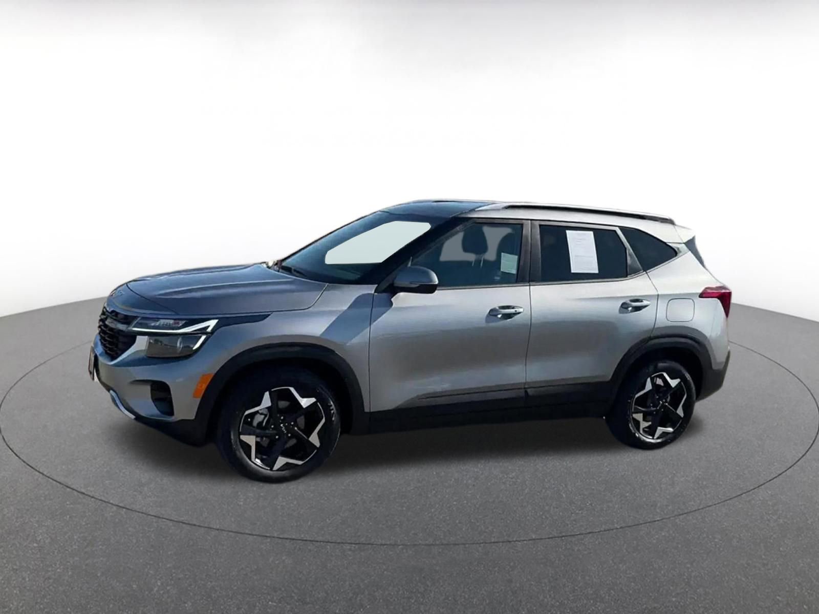 Used 2025 Kia Seltos S FWD image 8