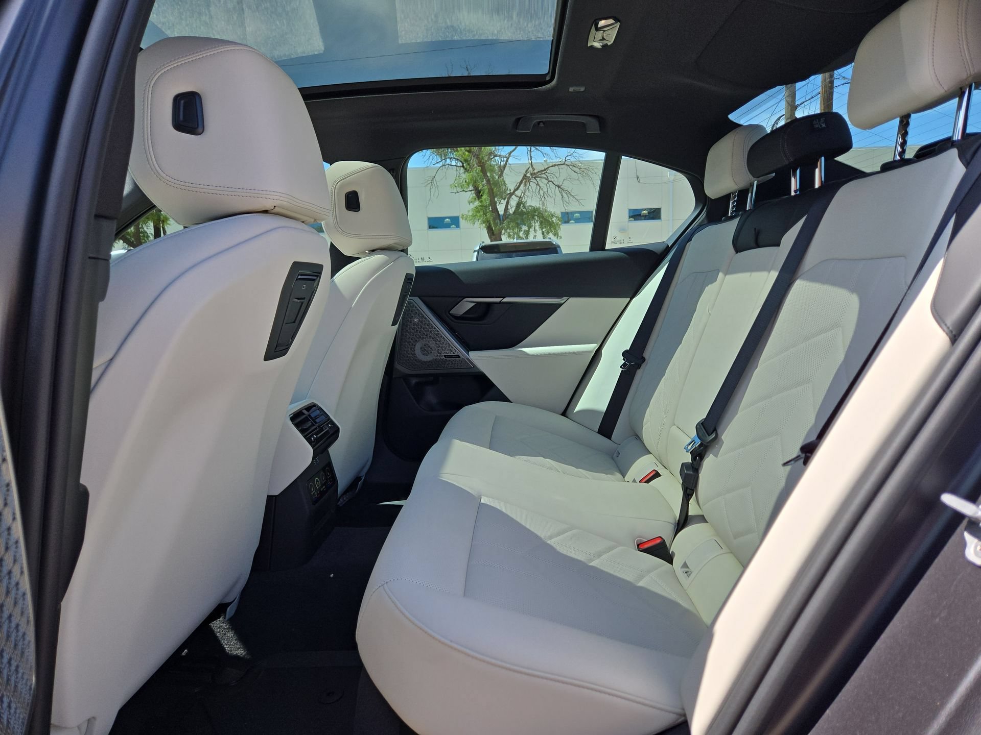 New 2027 BMW 550e xDrive AWD/4WD image 13