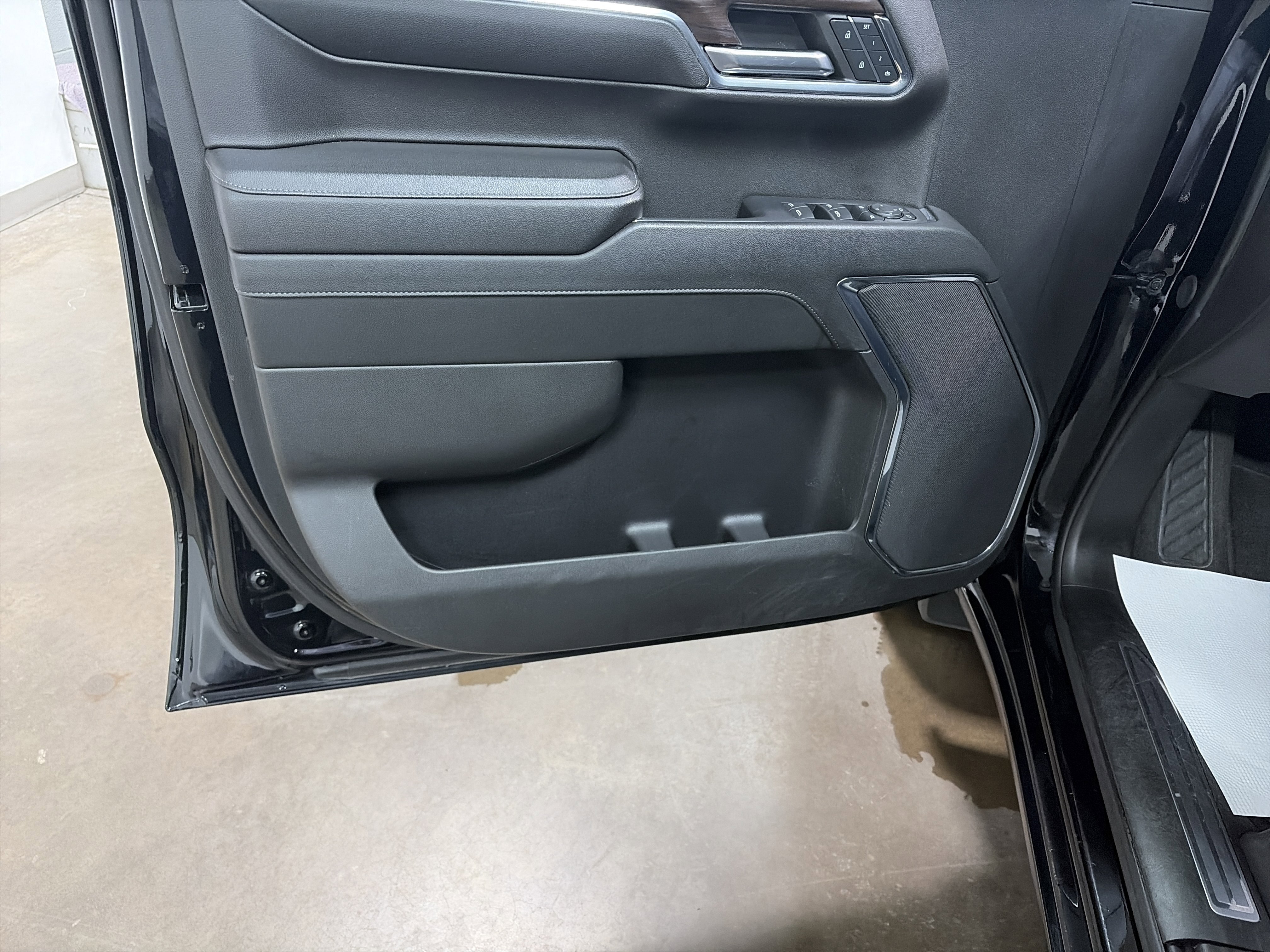 Used 2024 GMC Sierra 1500 SLT image 10