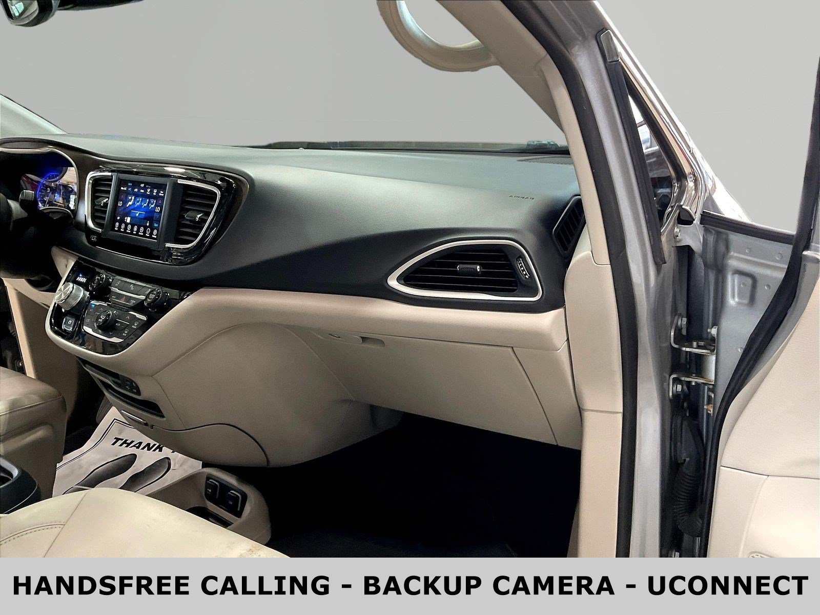 Used 2018 Chrysler Pacifica Touring-L FWD image 27