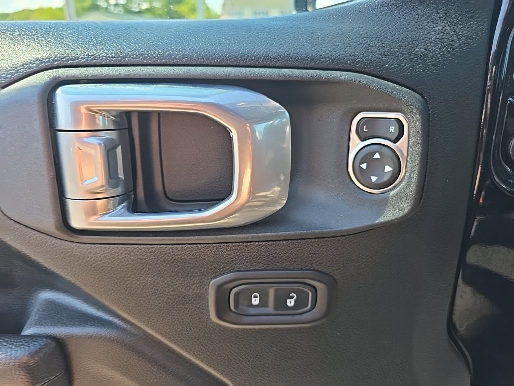 Certified 2022 Jeep Gladiator Willys image 18