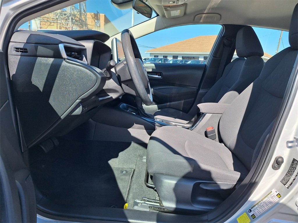Used 2021 Toyota Corolla LE image 11