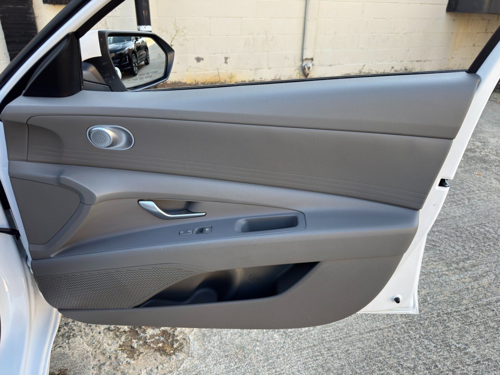 Used 2025 Hyundai Elantra Hybrid FWD image 36
