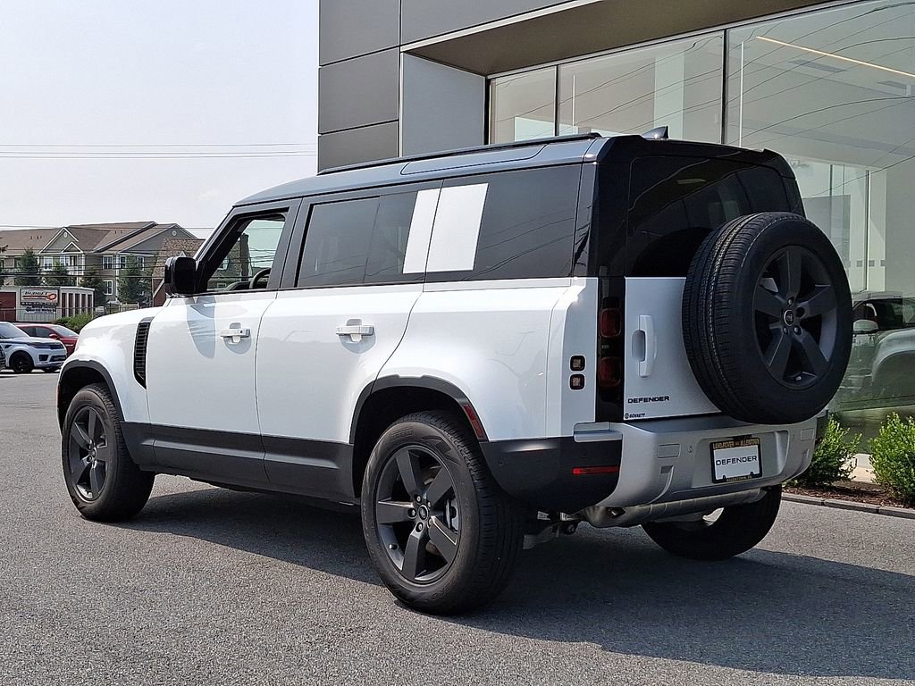 New 2025 Land Rover Defender 110 S image 4
