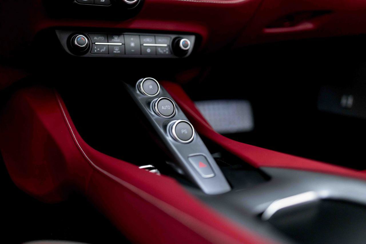 Used 2020 Ferrari Portofino RWD image 64