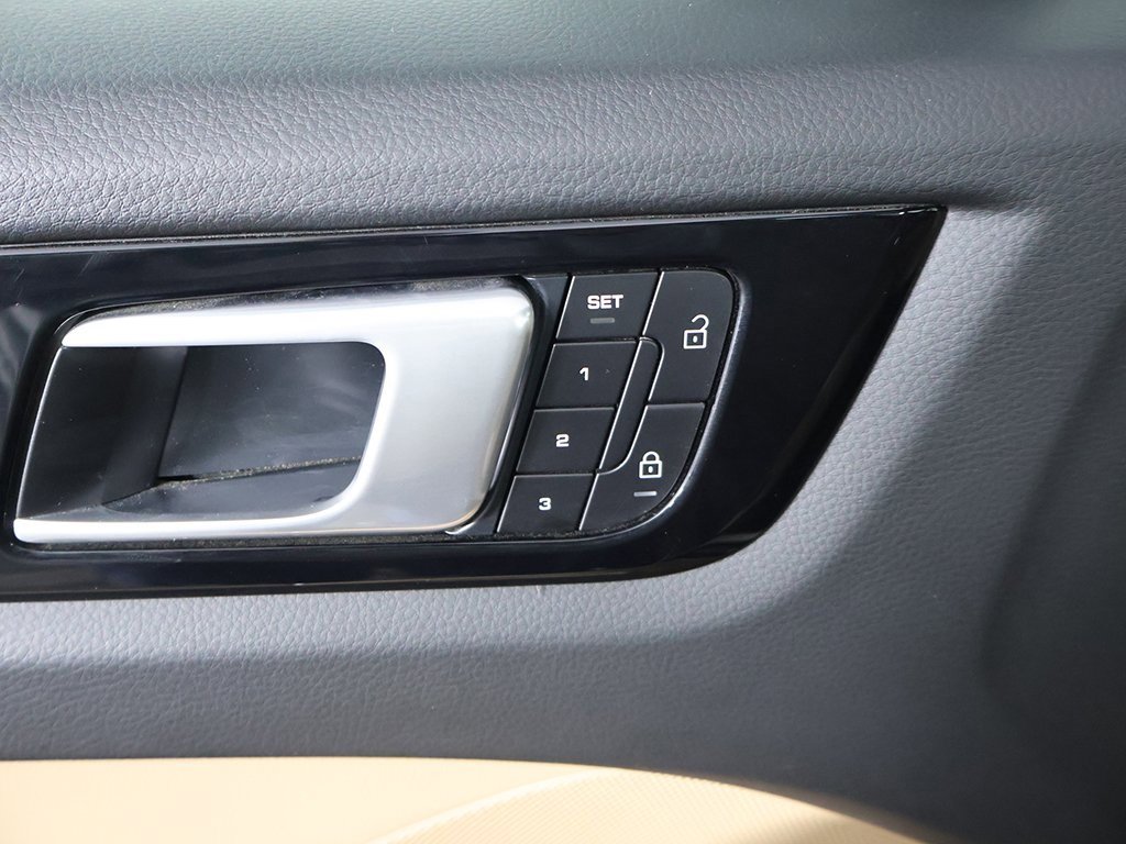 Used 2022 Porsche Cayenne image 37