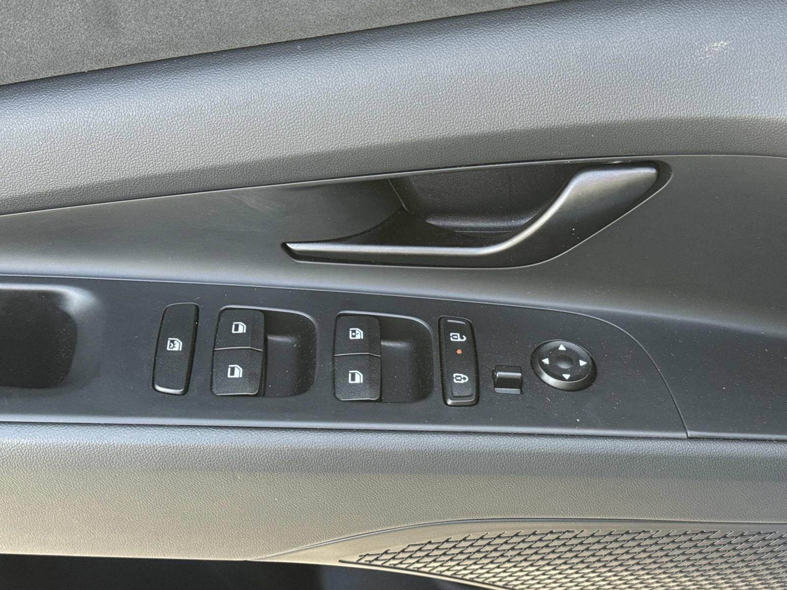 Used 2025 Hyundai Elantra N Base image 17