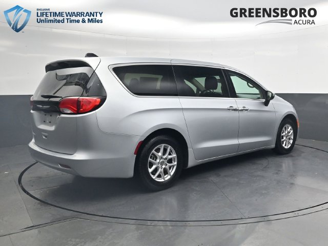 Used 2023 Chrysler Voyager LX FWD image 5