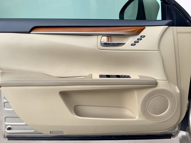 Used 2015 Lexus ES 300h w/ Navigation System Package FWD image 12