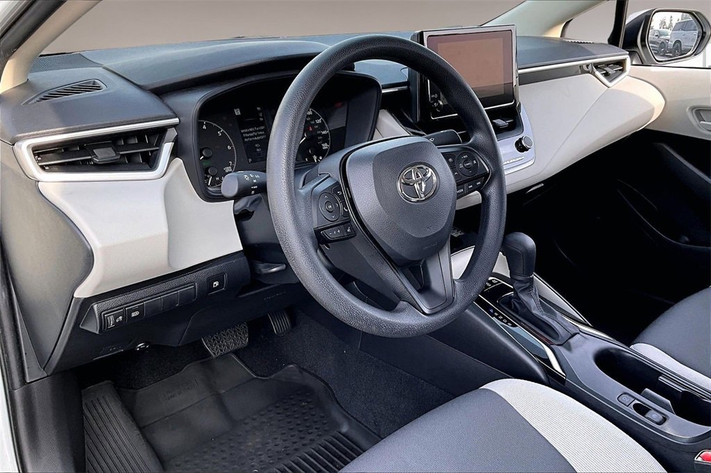 Used 2025 Toyota Corolla LE w/ LE Premium Package image 15